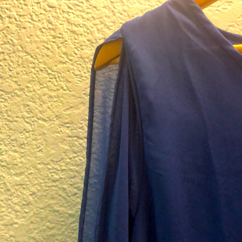 Blouse with cut out sleeves - Picture 3 of 3